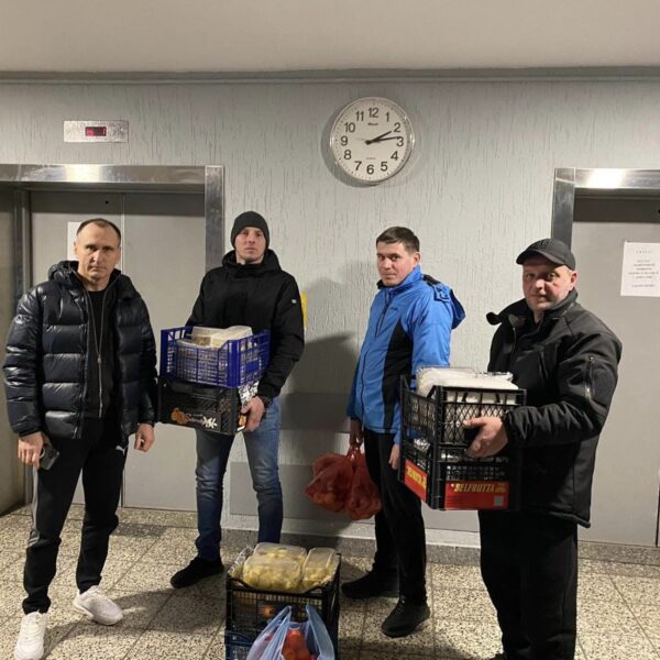 Привезли нашим захисникам різдвяну вечерю. Привітали хлопців з Різдвом і побажали швидшого одужання. Надалі будемо підтримувати наших воїнів