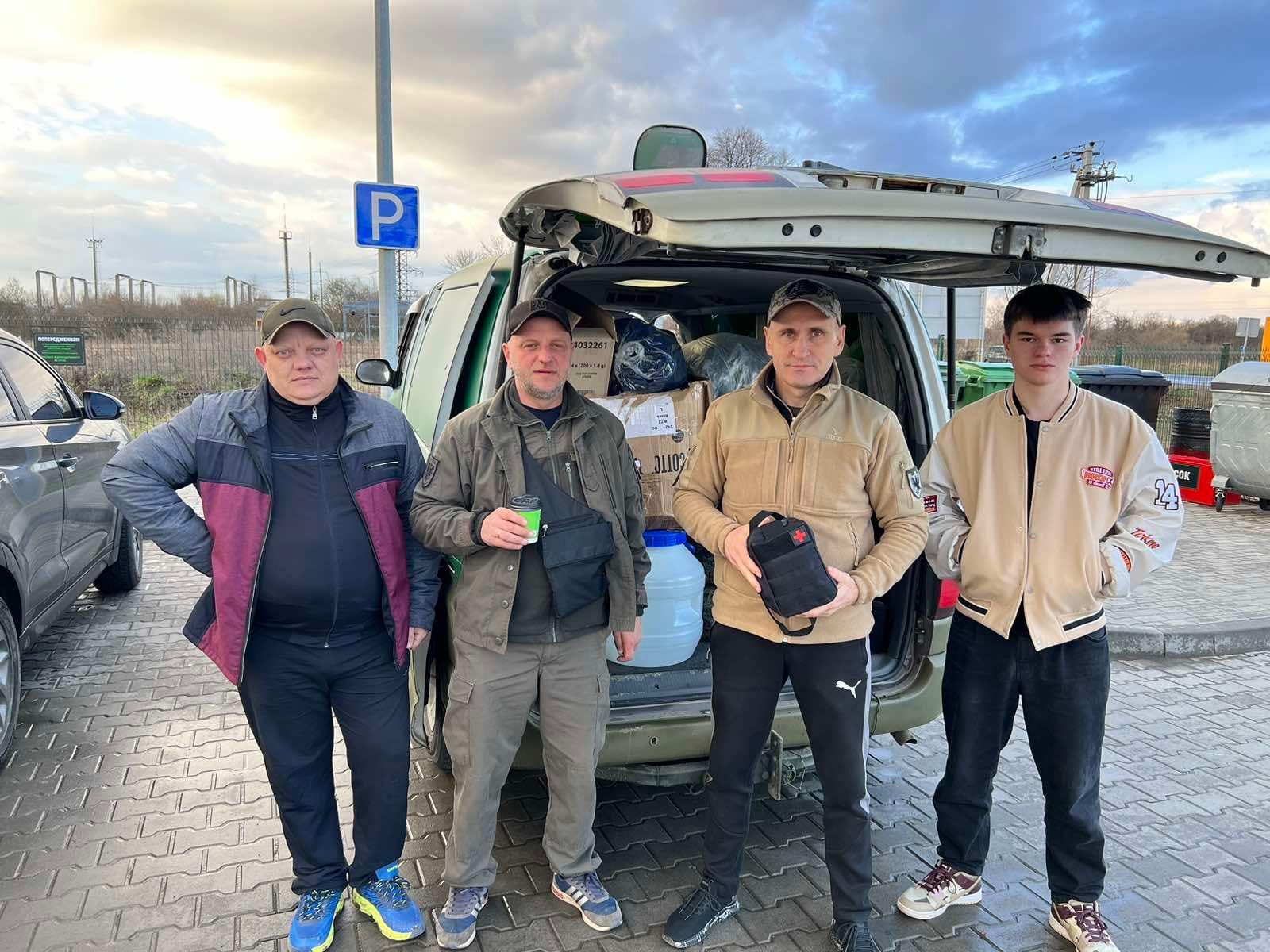 Веземо нашим захисникам повнопривідний мікроавтобус та продукти