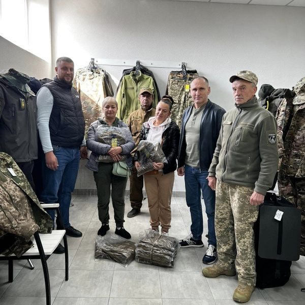 Передали 10 комплектів військової форми для Надвірнянського добровільного формування територіальної громади