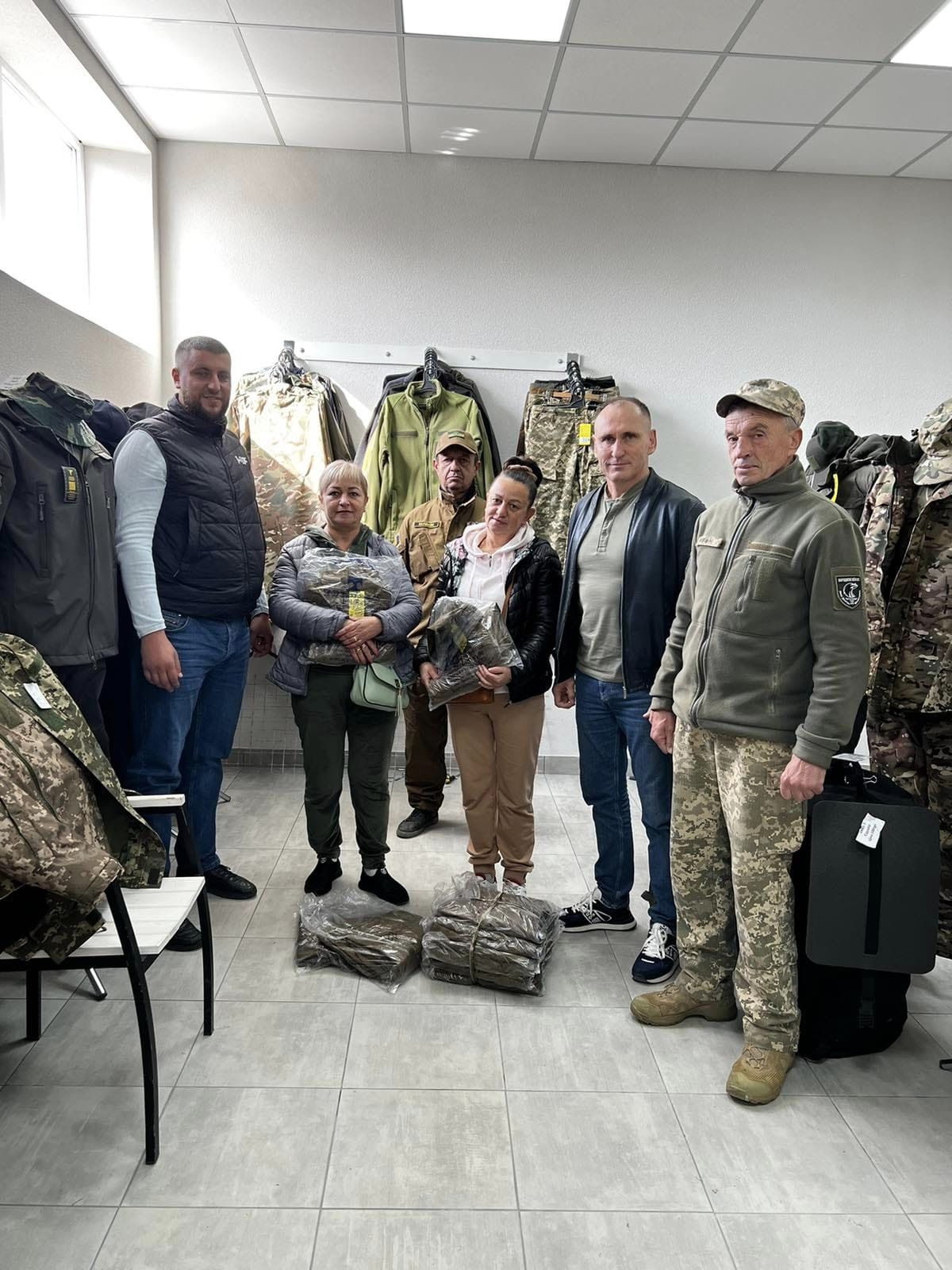 Передали 10 комплектів військової форми для Надвірнянського добровільного формування територіальної громади