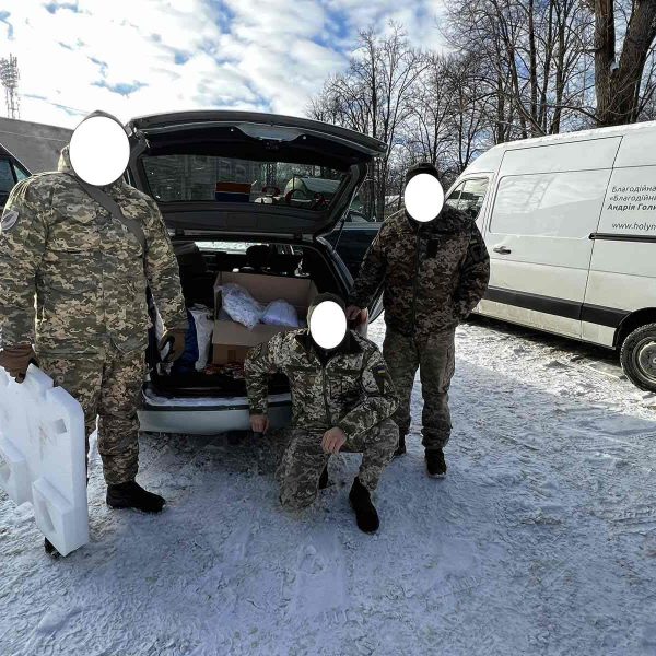 Передали нашим захисникам зимові маскувальні сітки