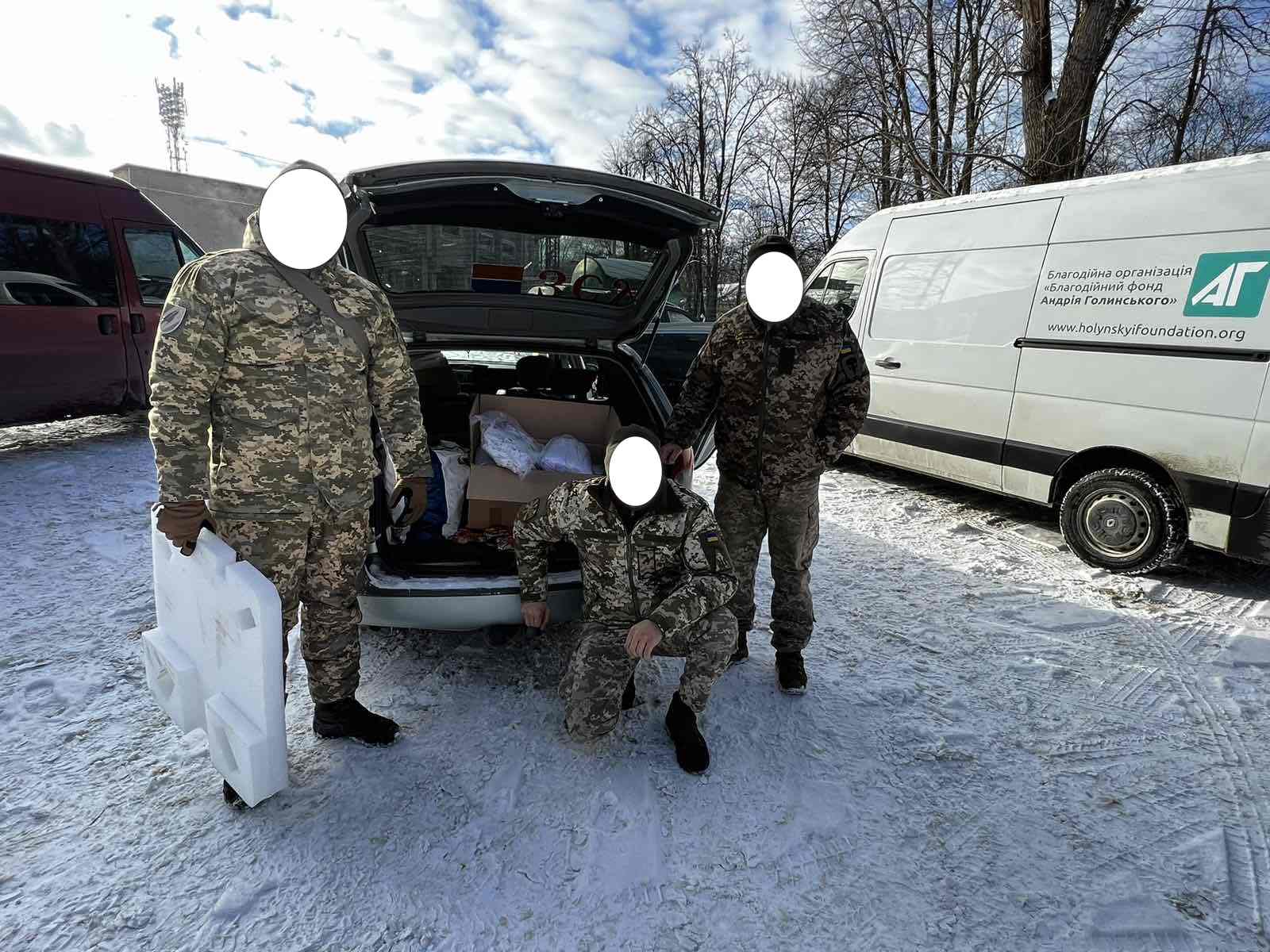 Передали нашим захисникам зимові маскувальні сітки