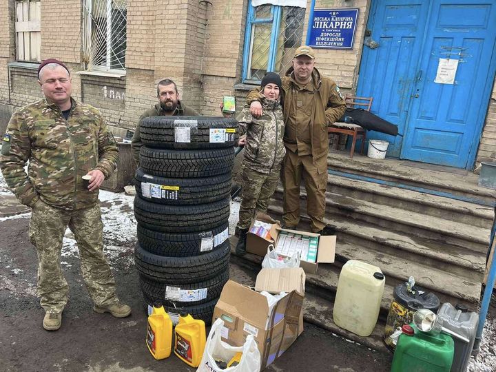 Передали 54 медроті однієї з бригад ліки, замоби гігієни, продукти харчування та резину