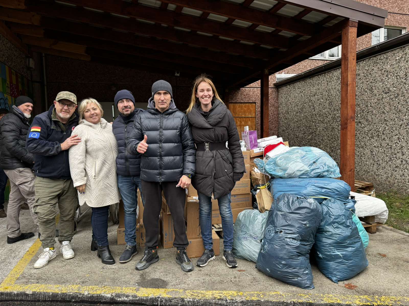 Передали до одного із військових госпіталів регіону необхідні продукти харчування, медикаменти, медичні засоби та одяг для наших поранених бійців