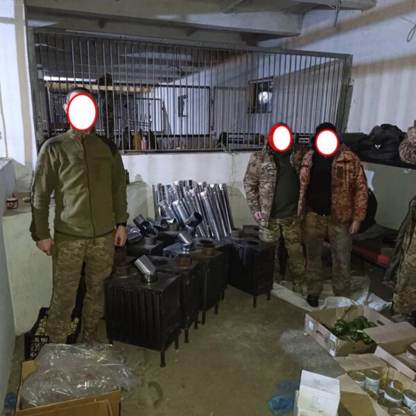 Майже три десятка таких мобільних обігрівачів відправлені до 102-ї прикарпатської бригади ТРО та 38 бригади морської піхоти