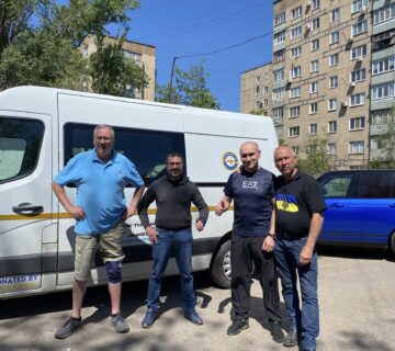 Наші волонтери разом із британськими партнерами доставили все необхідне для осіб, які покинули свої домівки через війну