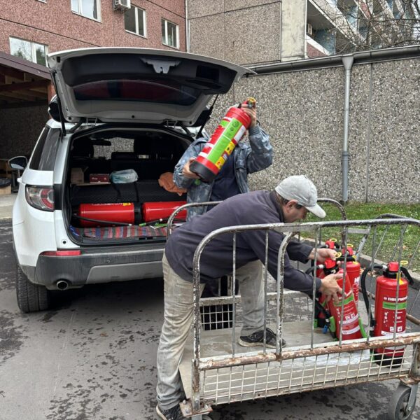 Передали медзакладу для поранених захисників засоби пожежогасіння